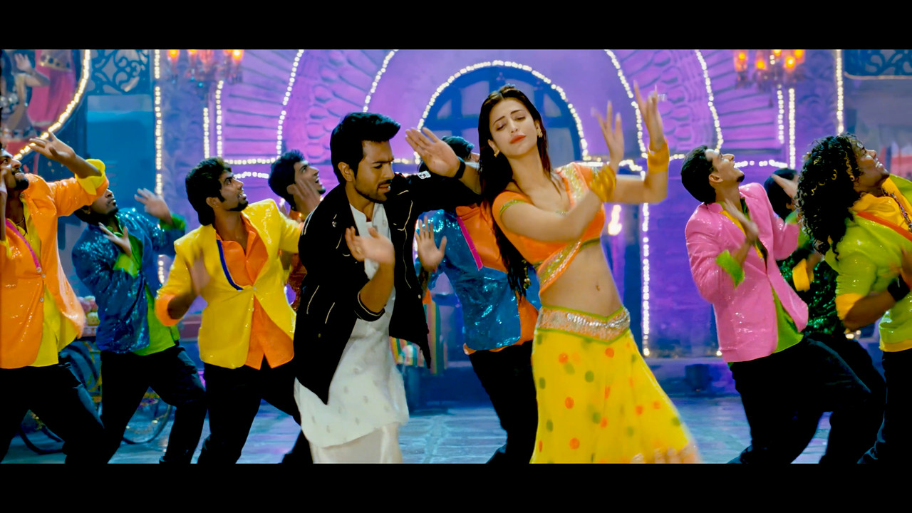 Shruti Haasan From Yevadu Hot Song 4K.mp4_snapshot_02.57.239