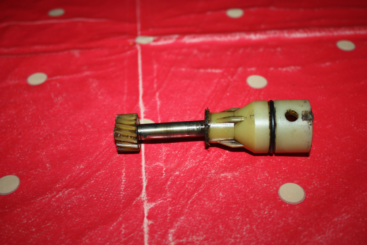 pignon de compteur et son logement 004