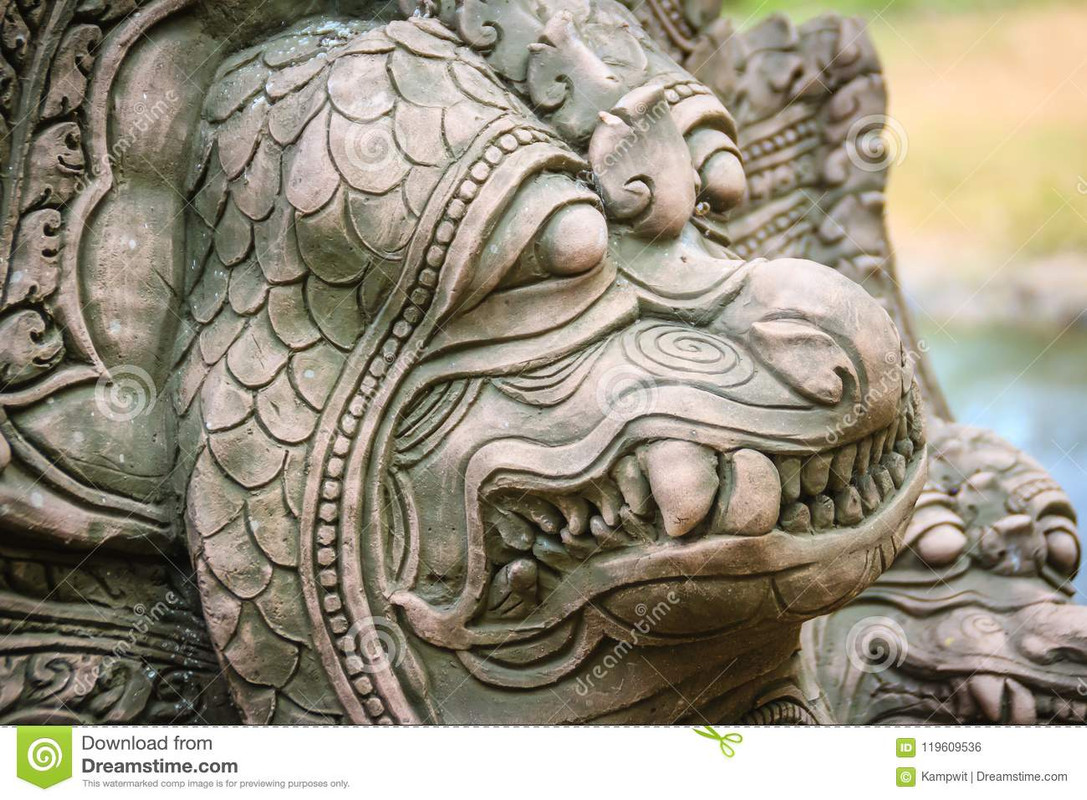 Taller de Criaturas-MeganPro4000 Khmer-s-style-naga-head-made-sand-stone-public-temple-thailand-large-snake-according-to-hindu-belief