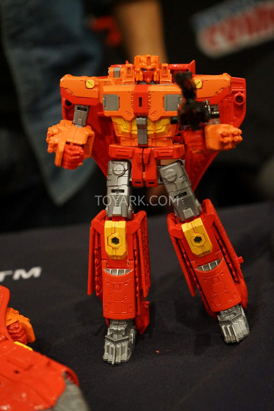 NYCC2015-Hasbro-Sentinel-Prime-010