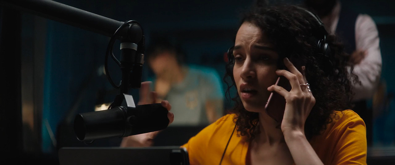 On the Line 2022 BluRay [Hindi + Tamil + Telugu + English] 480p 720p Screenshot