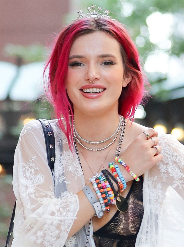 Bella-Thorne-SeeThrough-Bra-15