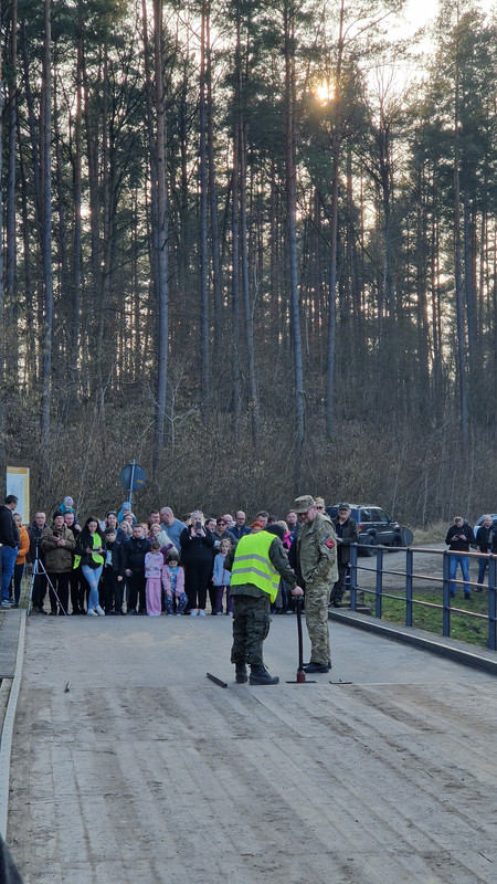 StaryDworek_obrót_przygotowania