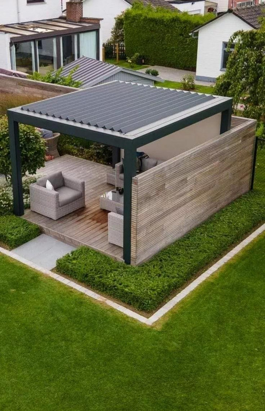 برجولة مع إضاءة خارجية