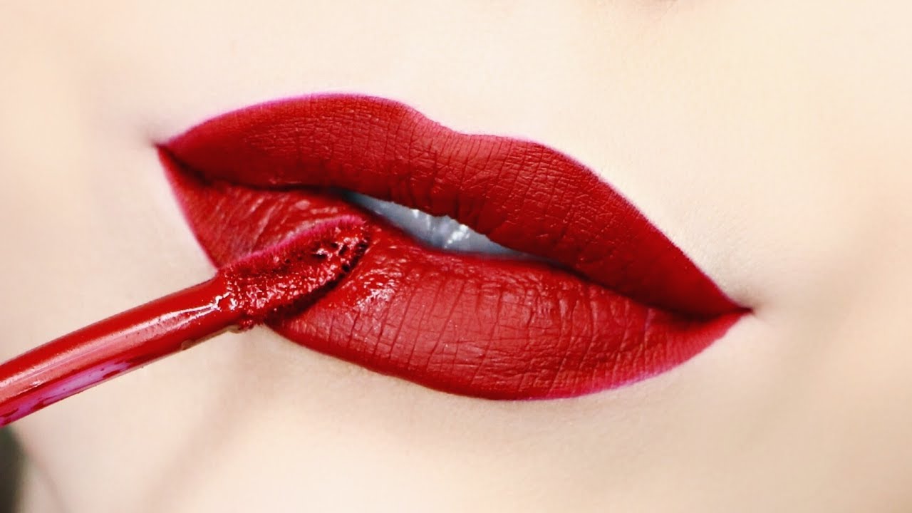 How To Apply Lipstick Perfectly