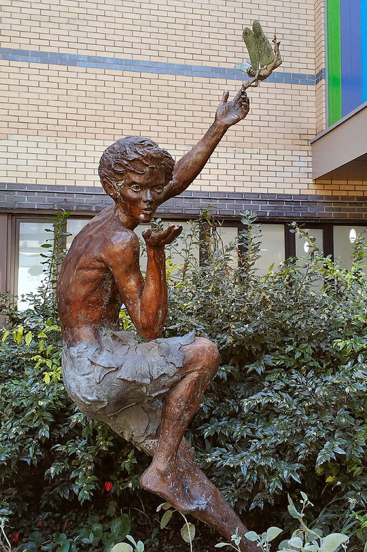 Great-Ormond-Street-Hospital-Peter-Pan-statue.jpg
