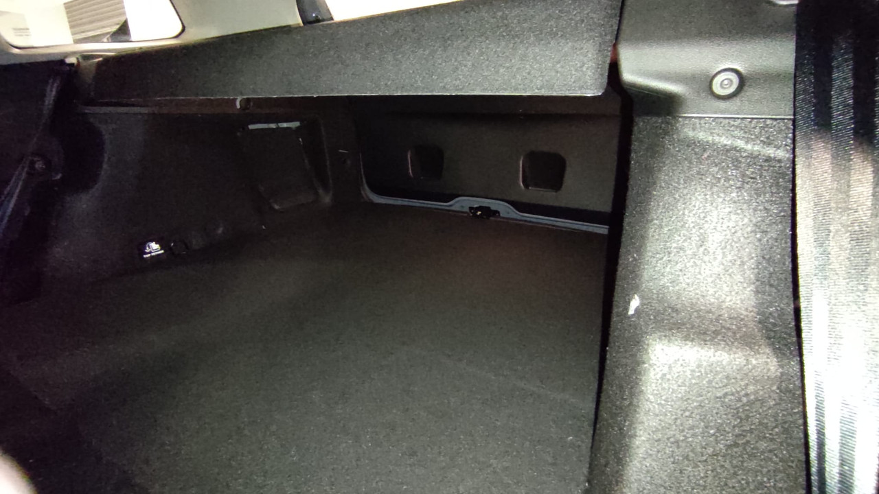 Interior (14)