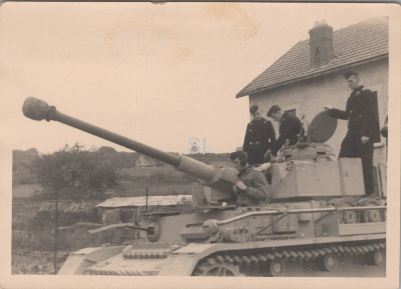 Foto Schwere Panzer Abteilung Panzer 4 Neuausführung FRA 1943 44 03 (MBF 99)