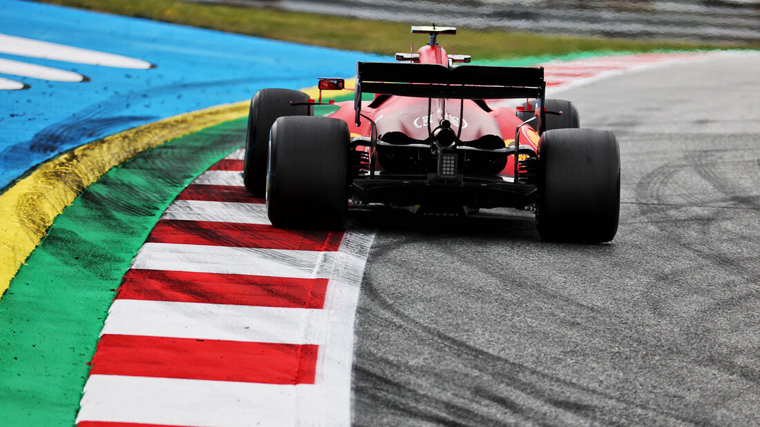 Carlos-Sainz-Ferrari-Formel-1-GP-Oesterreich-Spielberg-Freitag-2-7-2021-169Gallery-1c6b917-1810798