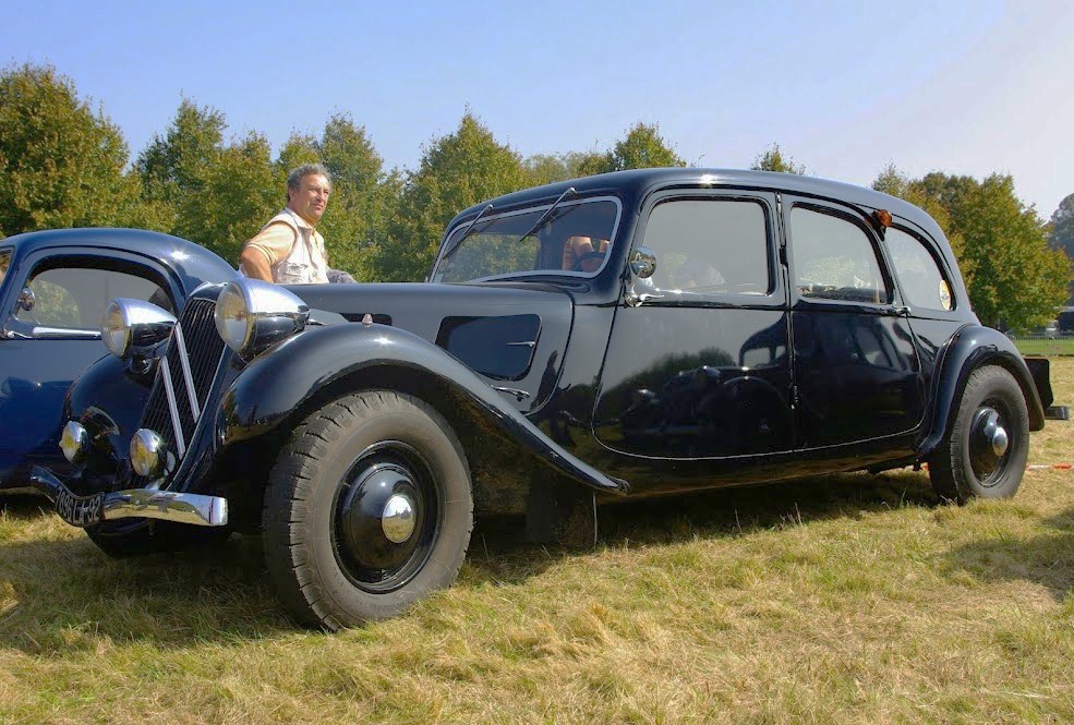 11 Limousine 37 noire LA92 1 n° 121549 Juin 37