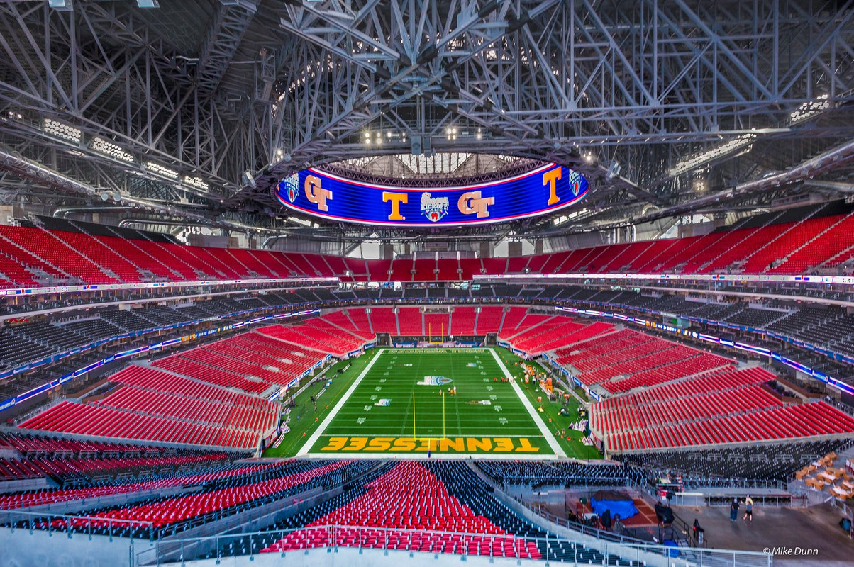 red-mercedes-stadium-atlanta.jpg