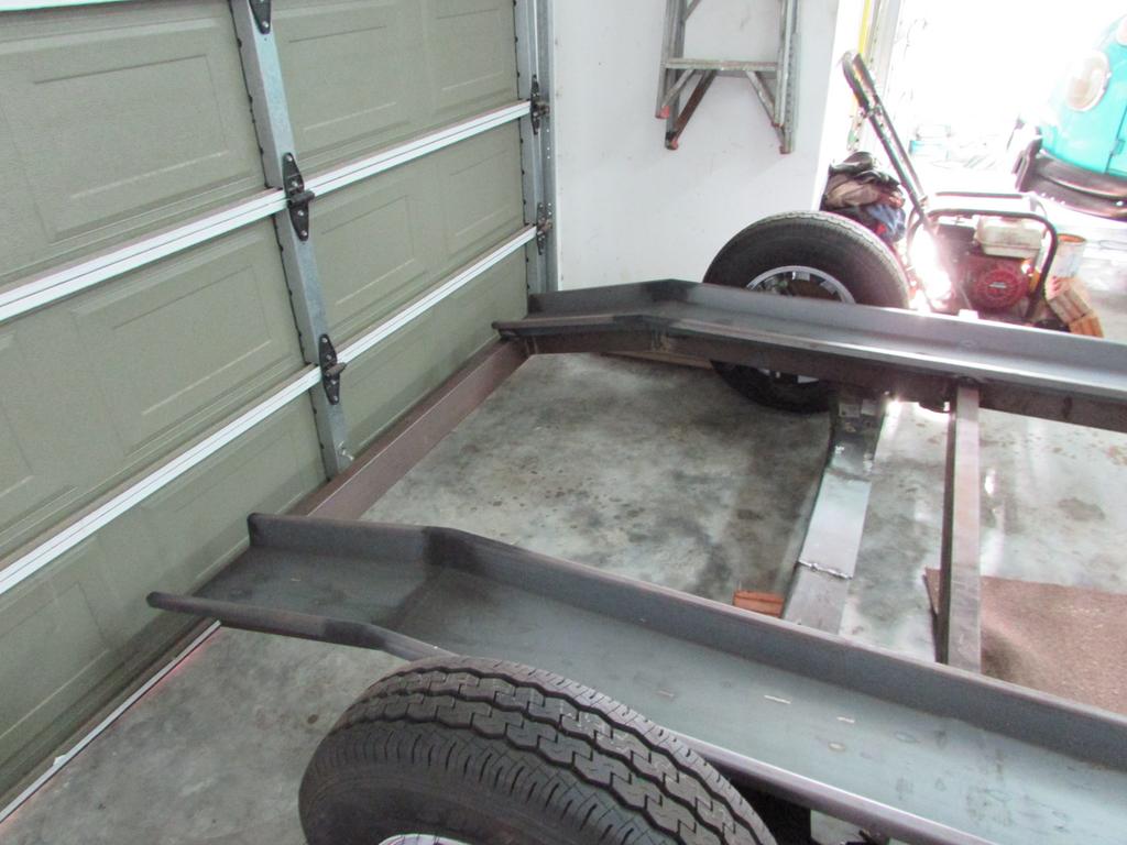 Tyre rail and engine tins (2)