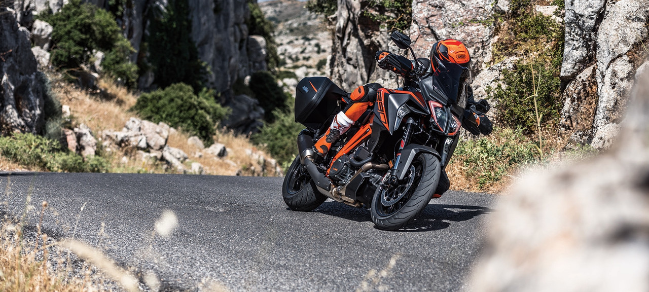 ktm-1290-super-duke-gt-action-lead.jpg