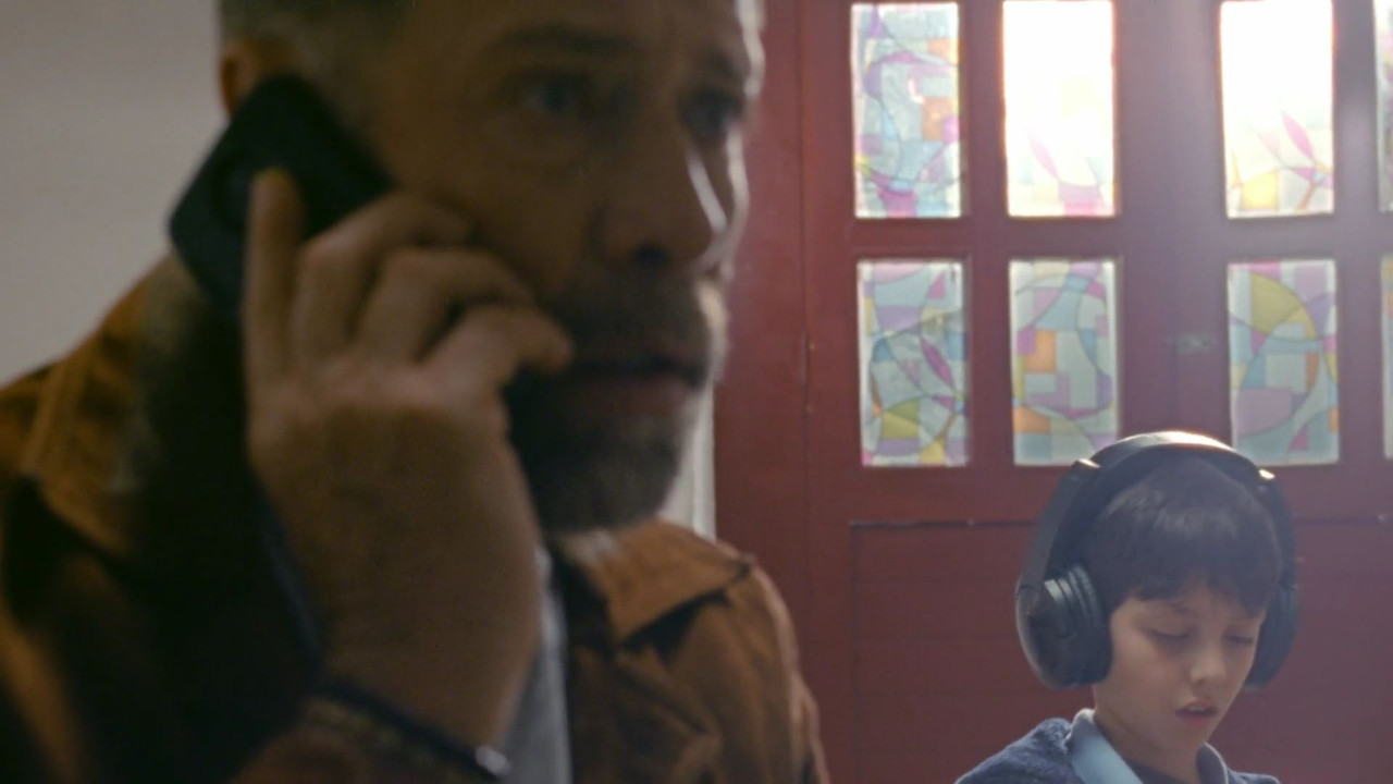 La vida en el silencio (2022).1080p.lat.cinecalidad_01_38_53_00_395