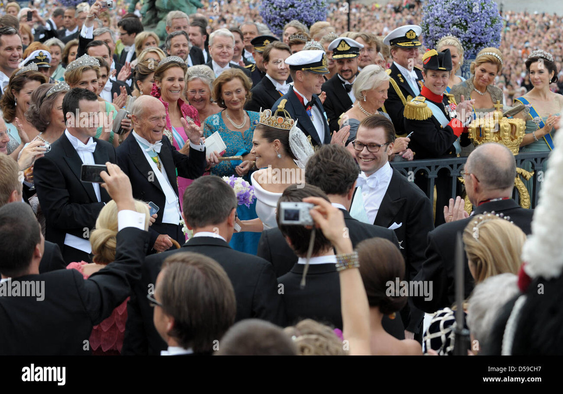 the-newly-wed-crown-princess-couple-crown-princess-victoria-of-sweden-D59CH7