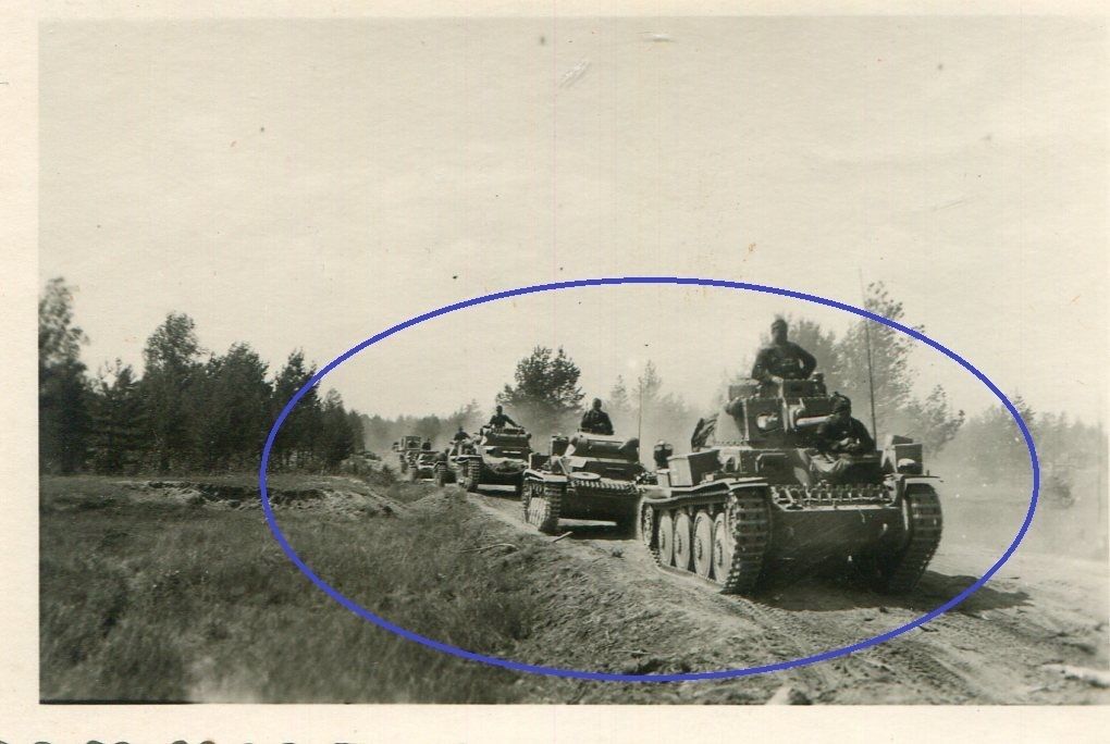 WW II Foto Panzer Jäger Kolonne in Fahrt