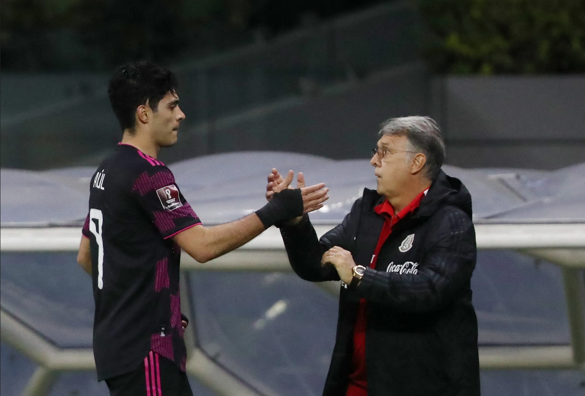¿Raúl Jiménez y Messi juntos?, Tata Martino habría preguntado por él