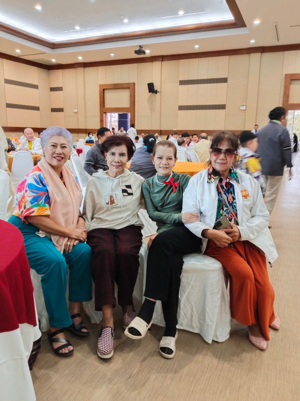 LINE_ALBUM_เลี้ยง จปร.2567_241215_6