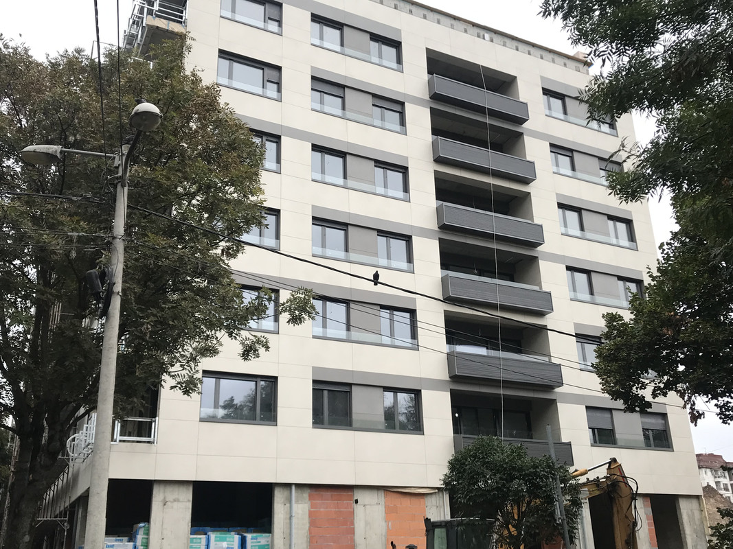 8CB2CAA2-5AB0-4AE0-B57D-94087D829333