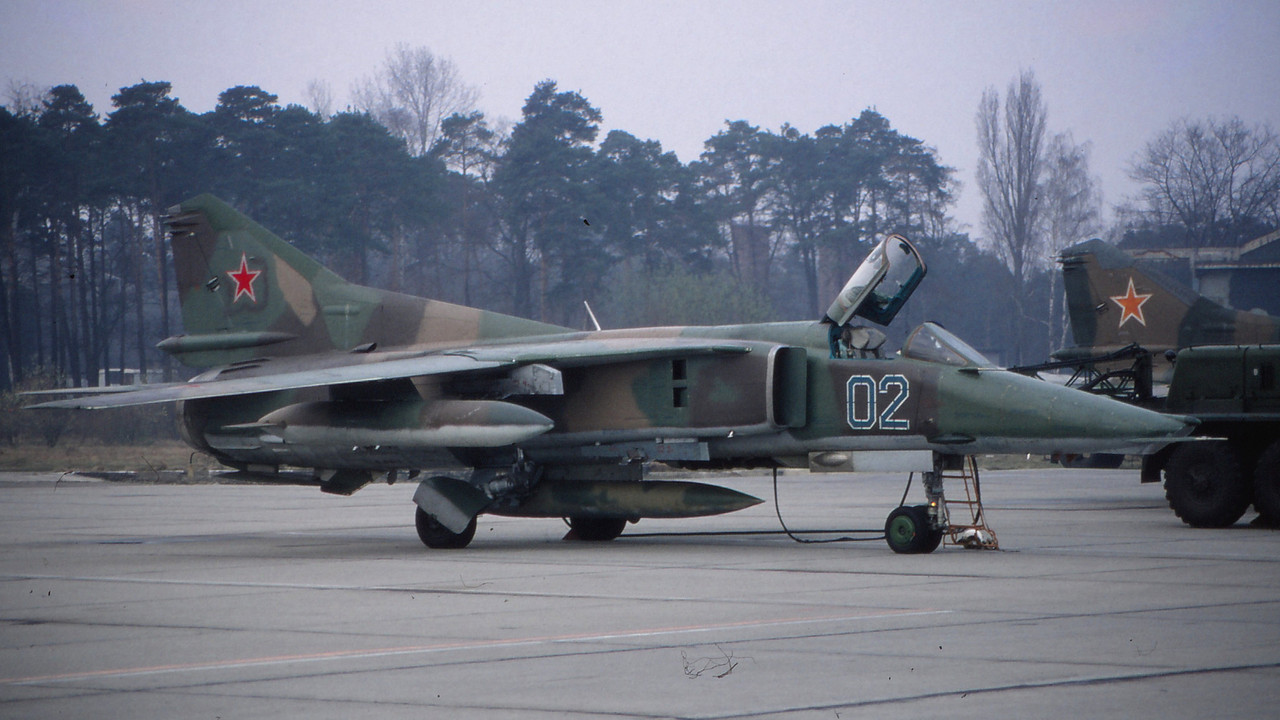 559 APIB Mig-27K 02 Blue_76802623145_3