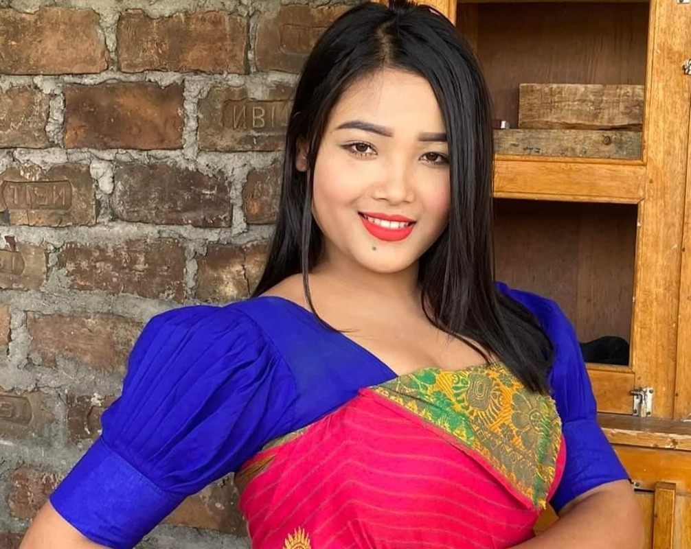 Beautiful Assami Girl Showing Boobs And Wet Pussy