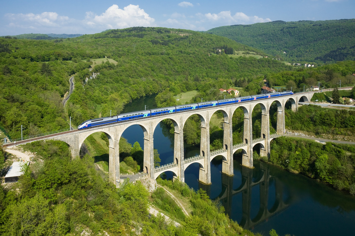 SNCF-TGV-Duplex-Viaduc-de-Cize-Bolozon