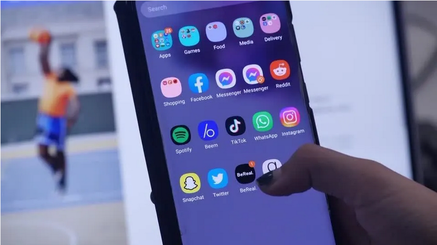 Screenshot-2024-11-07-at-12-41-07-Austr-lia-deve-proibir-redes-sociais-para-menores-de-16-anos-CNN-B