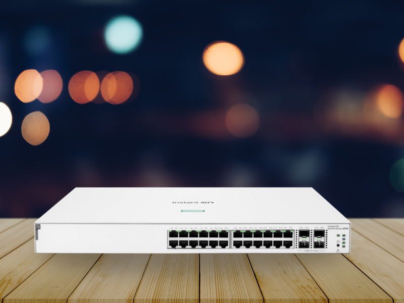 Detalhe das portas Gigabit com suporte PoE+ do Switch Aruba Instant On 1930 JL683B.