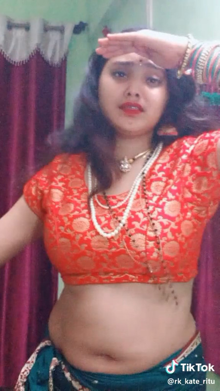 marathi girl sexy belly and navel.mp4_snapshot_00.08.280