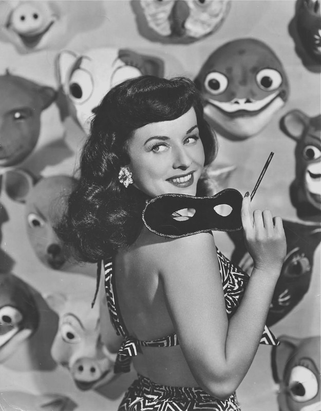 paulette_goddard_mb84