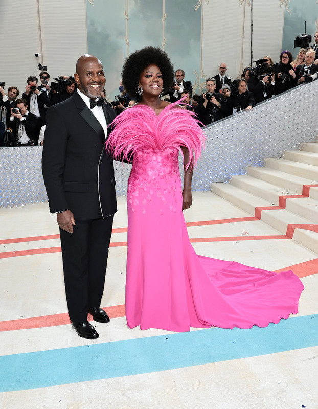 Met Gala 2023, Rihanna e le altre star in Valentino Met Gala 2023, Rihanna e le altre star in Valentino