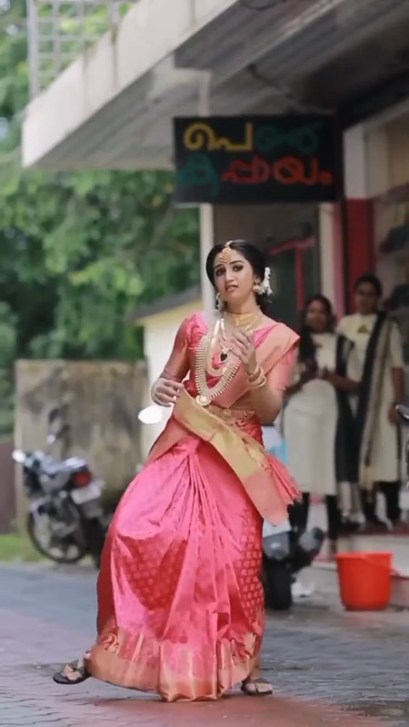 [Image: Pink-Saree-Dance-Kerala-Bride-that-girl-...35-524.jpg]