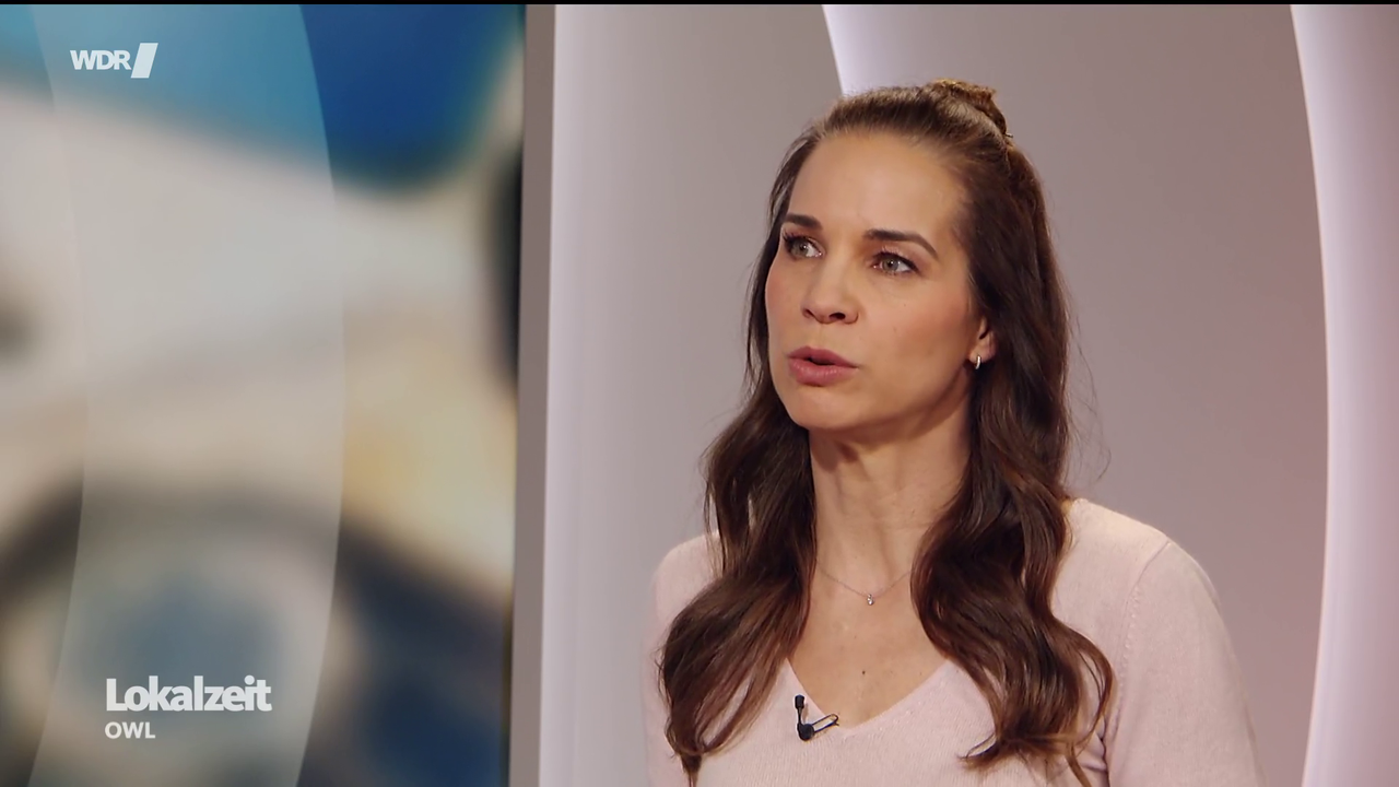 Kristina Sterz WDR Lokalzeit OWL 12 03 2026 112X Caps 36