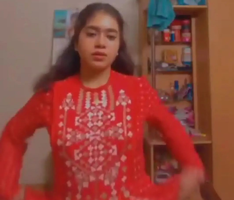 My beautiful gf removing all cloths and make video