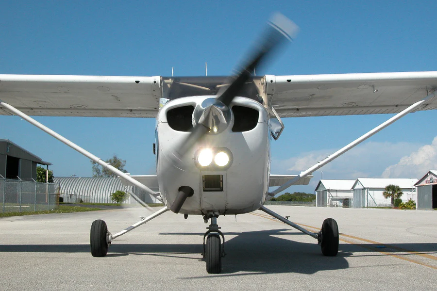 cessna-landinglights-boombema-900x.webp