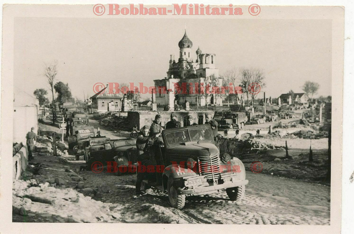 Foto Russland Fahrzeug Kolonne Kübelwagen mit Kennung der 7.Panzer-Division