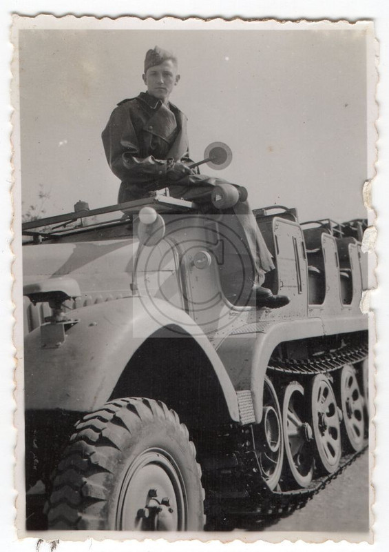 Foto Elite mit Ärmeladler SDKFZ Halbkette Fahrsc