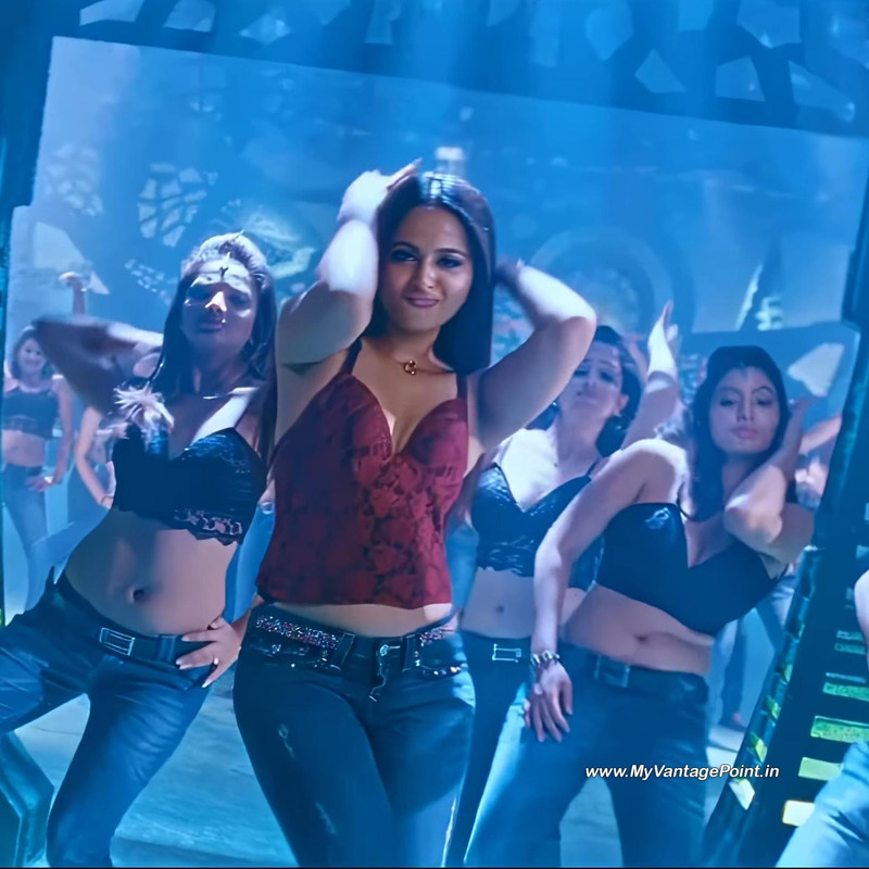 38-Anushka-Shetty-Hot-in-Singam-2-in-Kannukkulle-Song