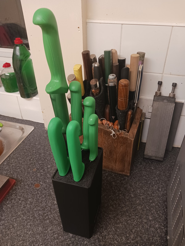 6_GREEN_KNIVES_IN_BOX.jpg