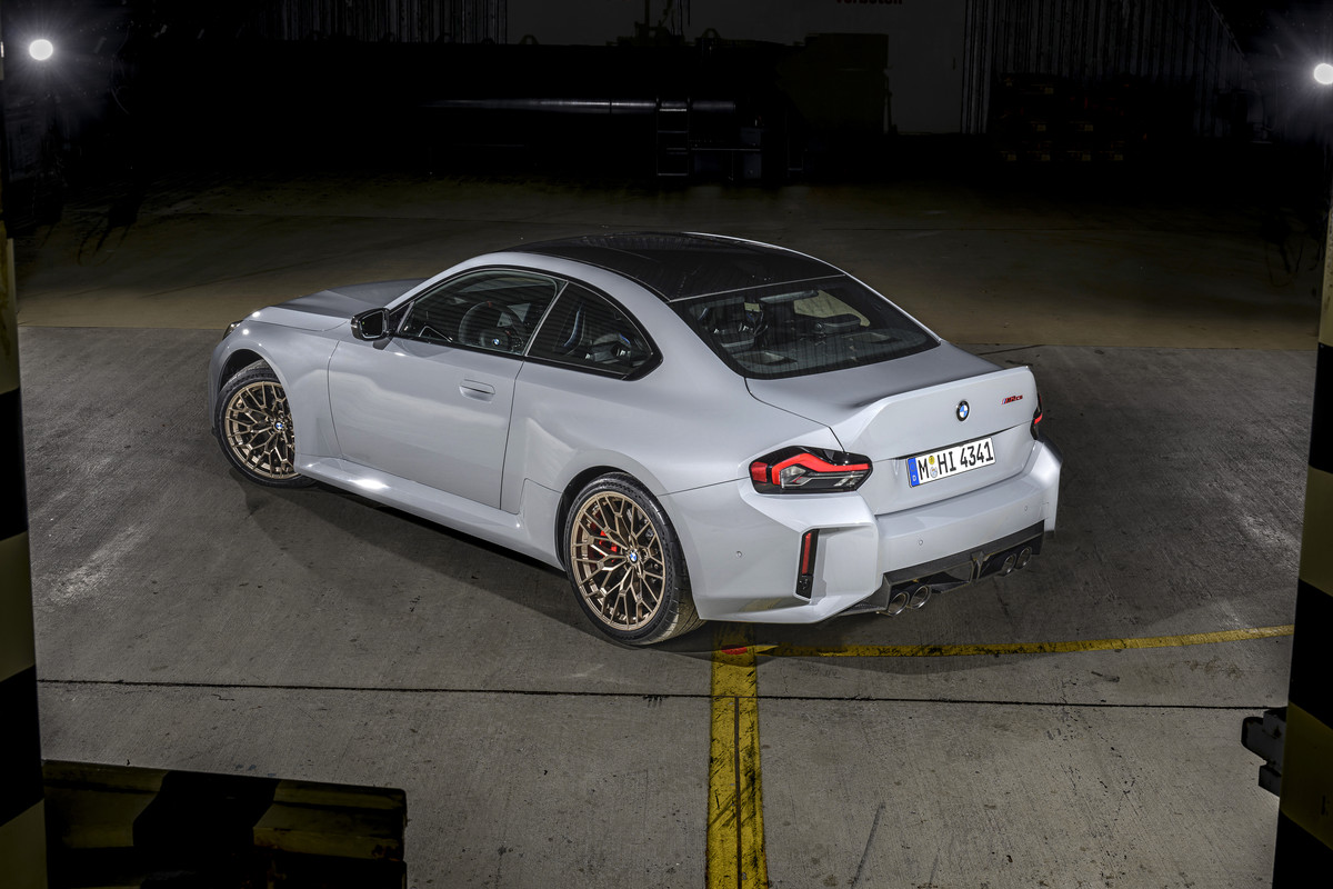 P90600867_highRes_the-new-bmw-m2-cs