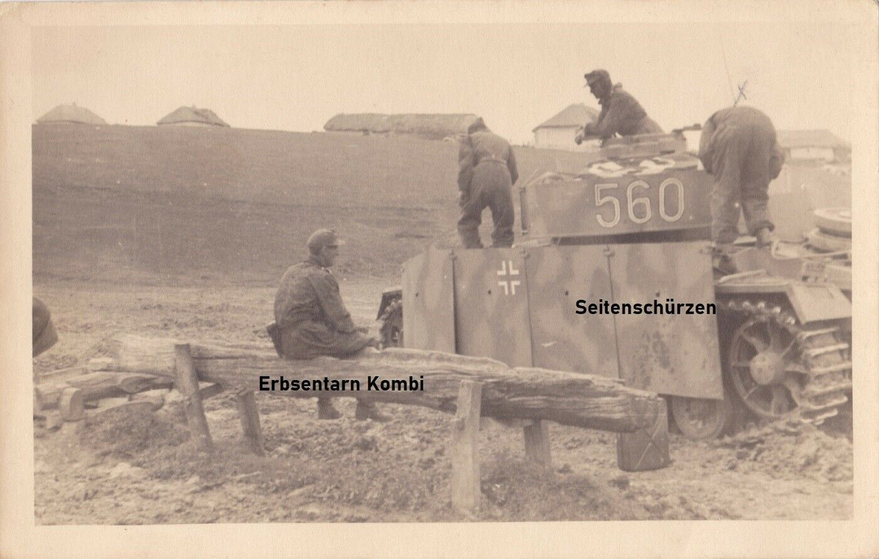 Panzer  DR Erbsentarn Panzer 3 Langrohr   Seitenschürzen Nummer 560
