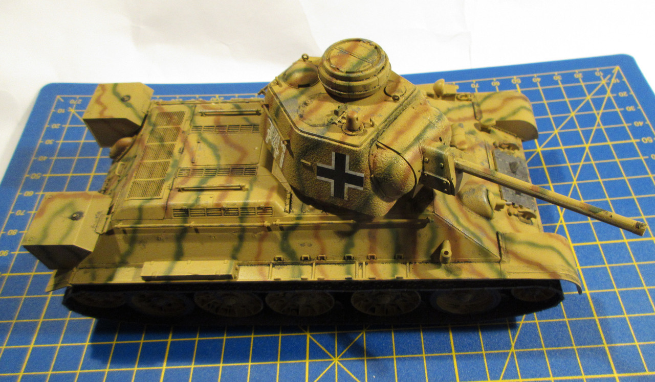 Pz.Kpfw T-34 747 (r)-4 005