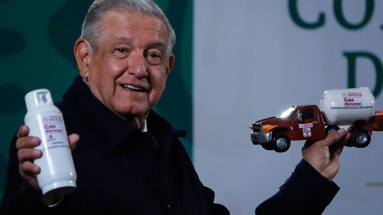 AMLO se lució con una colección de juguetes ¡qué ni Barbie tiene!