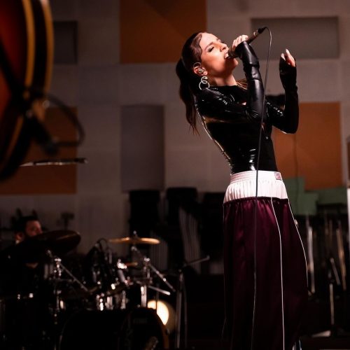 angelina-mango-eurovision-2024-prove-look-boxer-a-vista-intimo-500x500