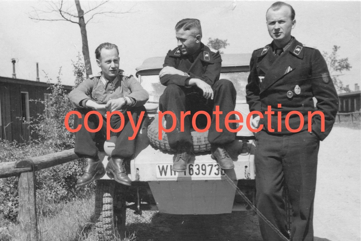Orig. Foto VW 82 Kübelwagen Frankreich 1944 Panzer Uniformen Fra