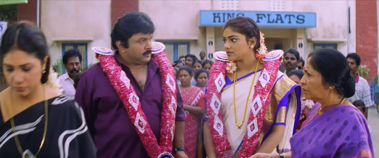 Middle Class Madhavan 2001 Remastered WebRip [Tamil] 480p 720p ESub Screenshot