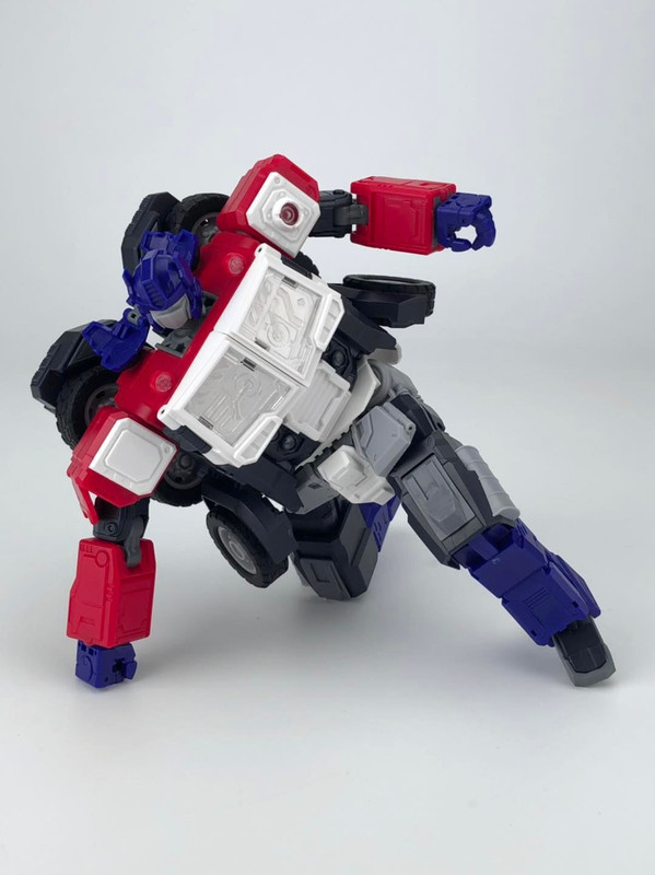 MB-18-ENERGY-COMMANDER-06