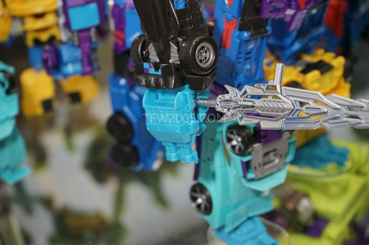 SDCC2015-Hasbro-Case-Transformers-Combiner-Wars-