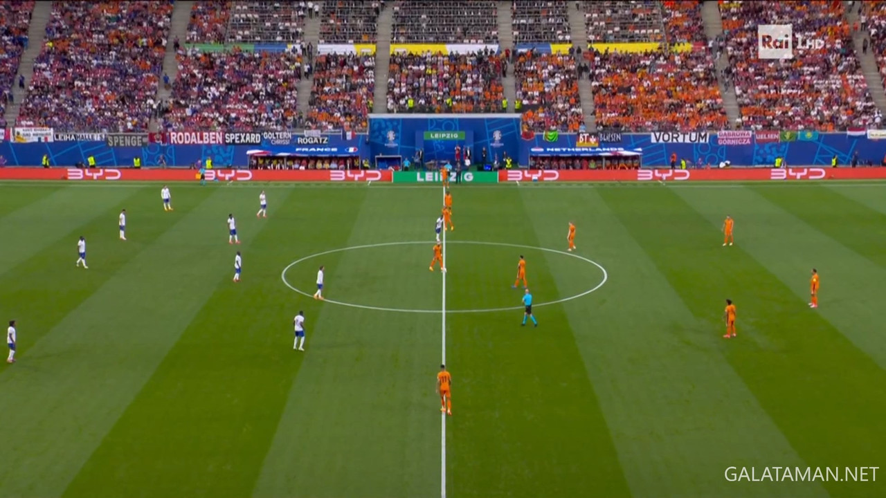 [Image: 06-21-20-25-00-Rai-1-HD-IT-Netherlands-v...52-452.jpg]