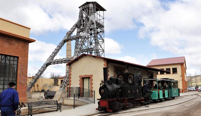 QUEDADA: Visita Minas de Utrillas (Teruel) Utrillas-Tren